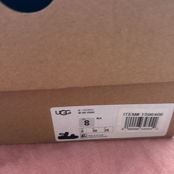 UGG Fuzzy slides - Picture 3 of 5